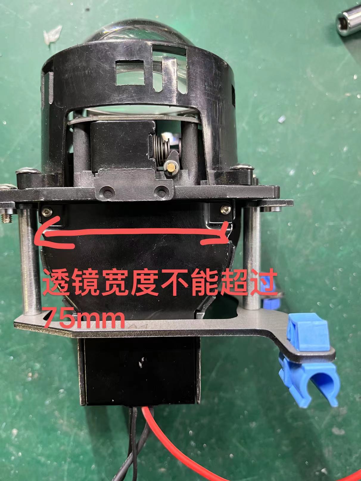 09-11奥迪A4卤素支架