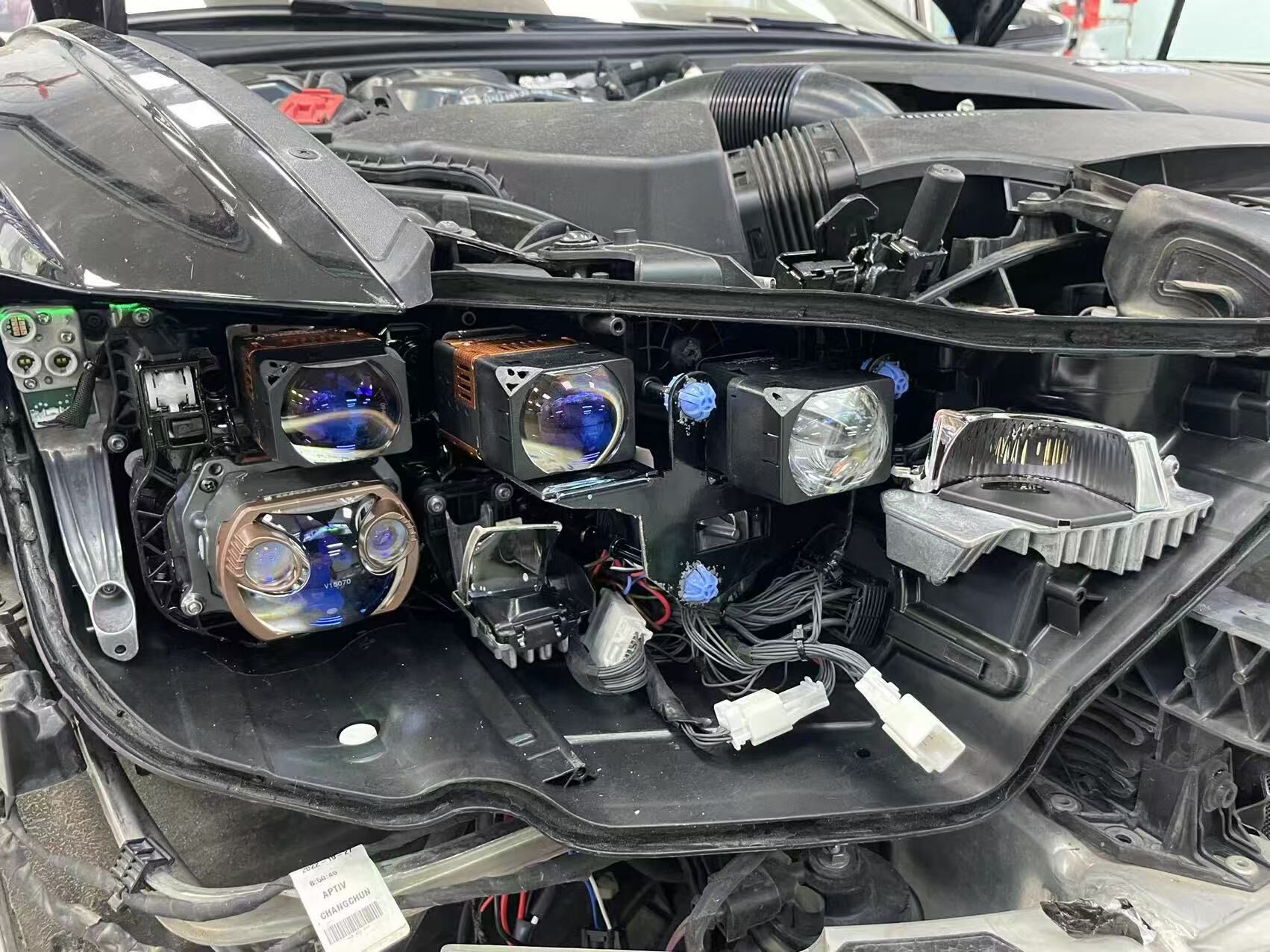 新款奥迪A6L.C8五道杠大灯 支架