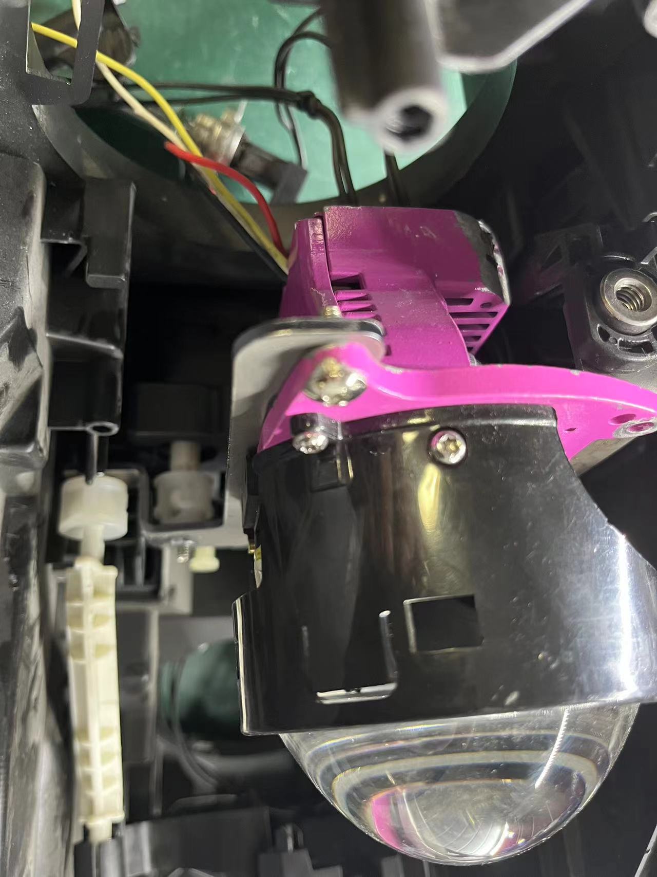 12-16奥迪A4卤素支架