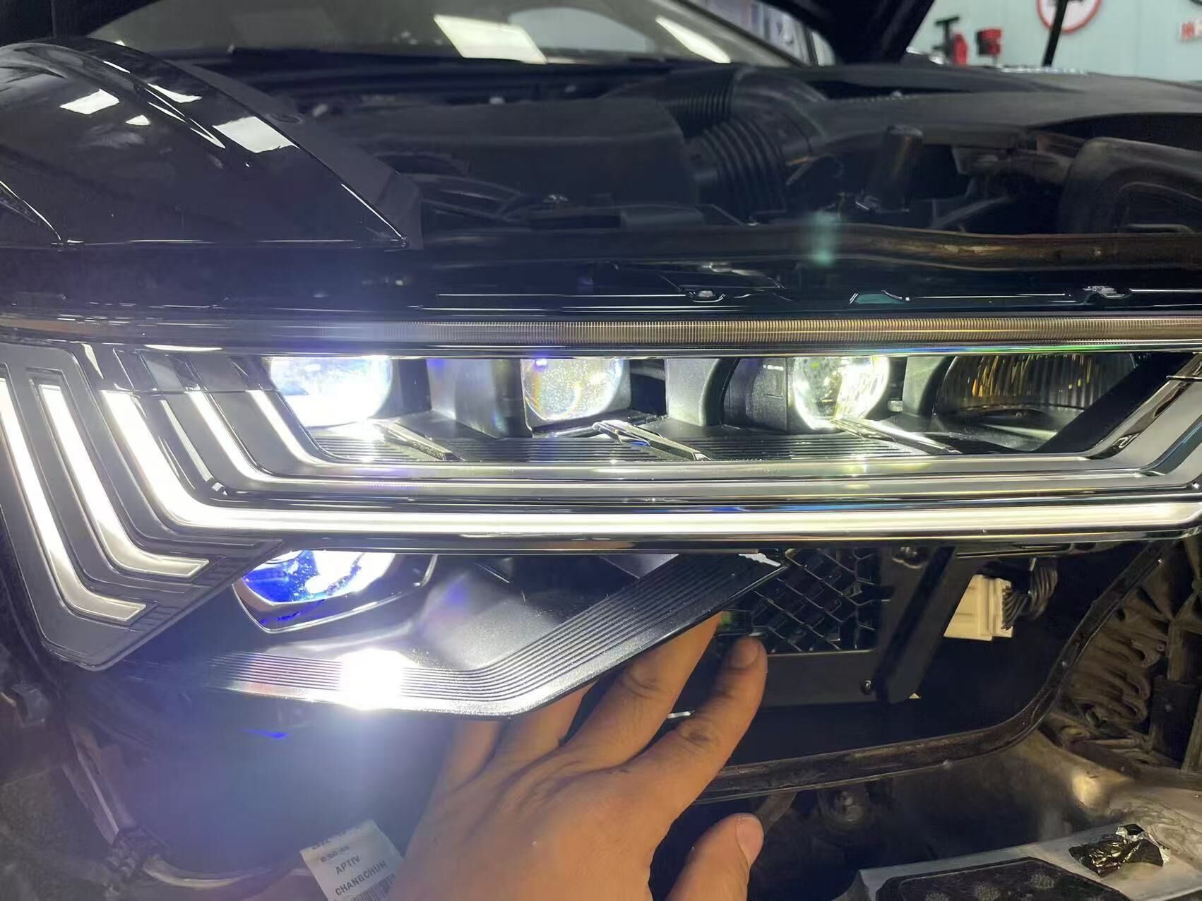 新款奥迪A6L.C8五道杠大灯 支架