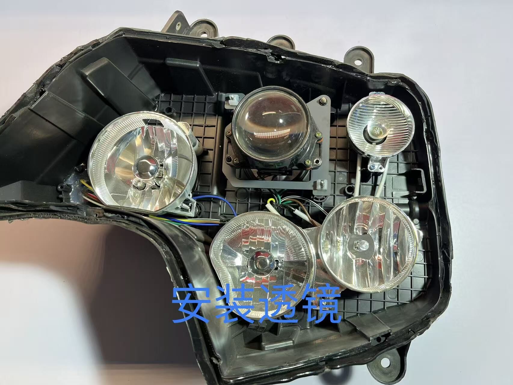 德州伟梵【老款重汽豪沃T7H近光支架】 安装说明