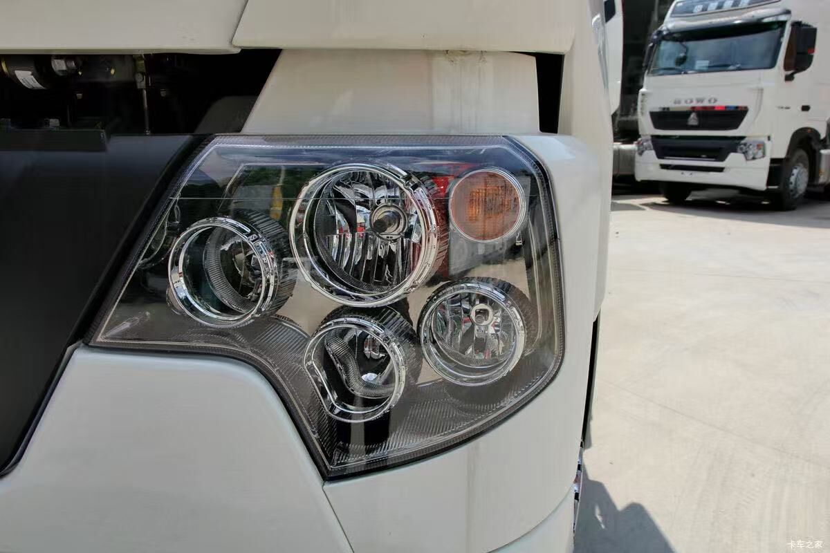德州伟梵【老款重汽豪沃T7H近光支架】 安装说明
