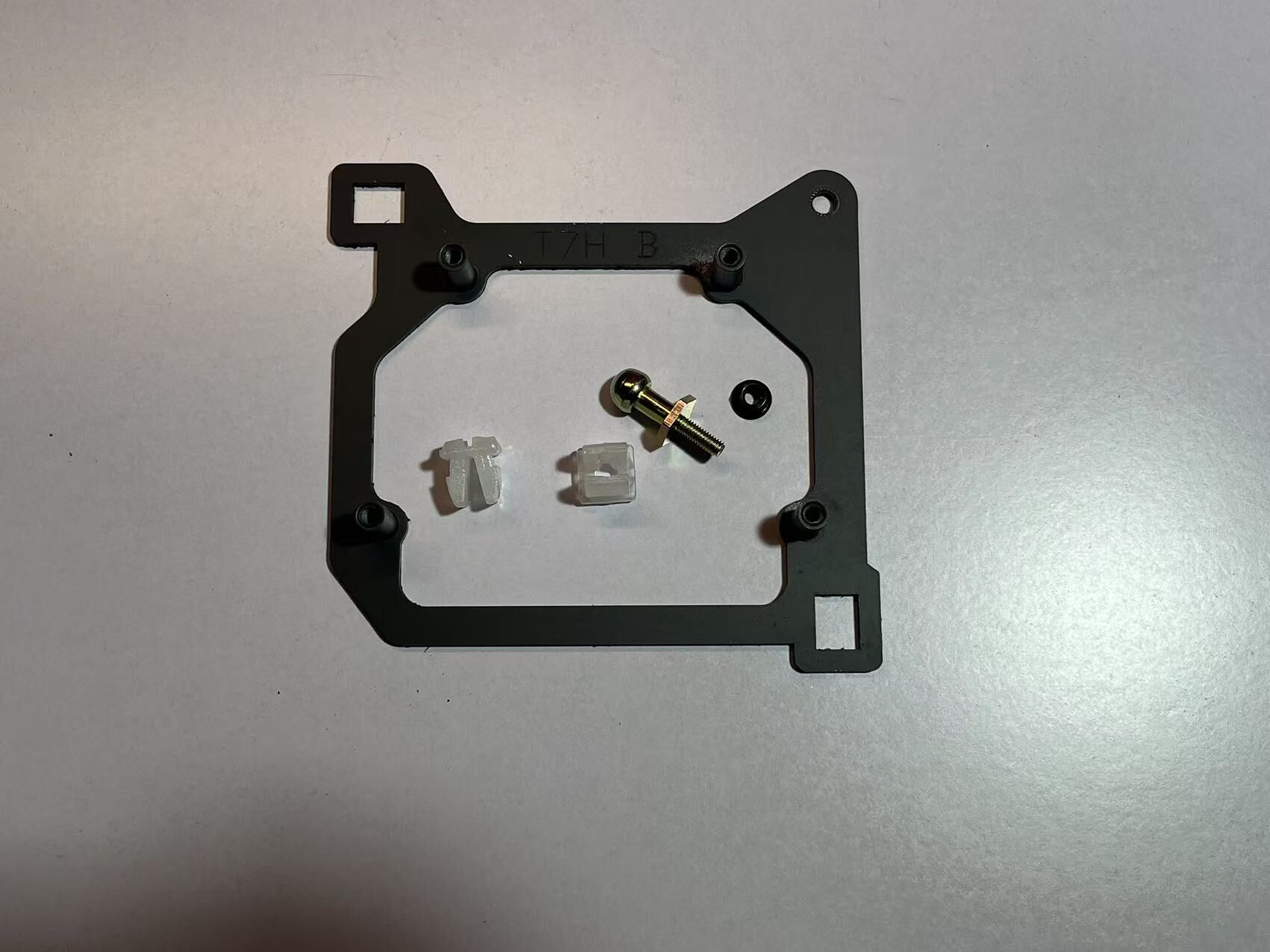 德州伟梵【老款重汽豪沃T7H近光支架】 安装说明