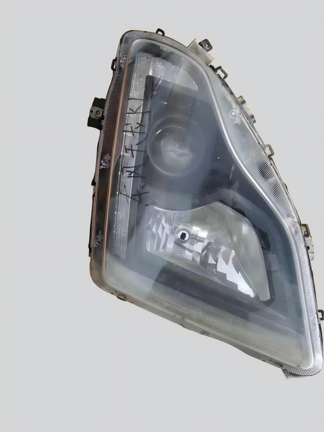 德州伟梵【东风天龙KL 天锦KR卤素透镜款近光支架】 安装图解