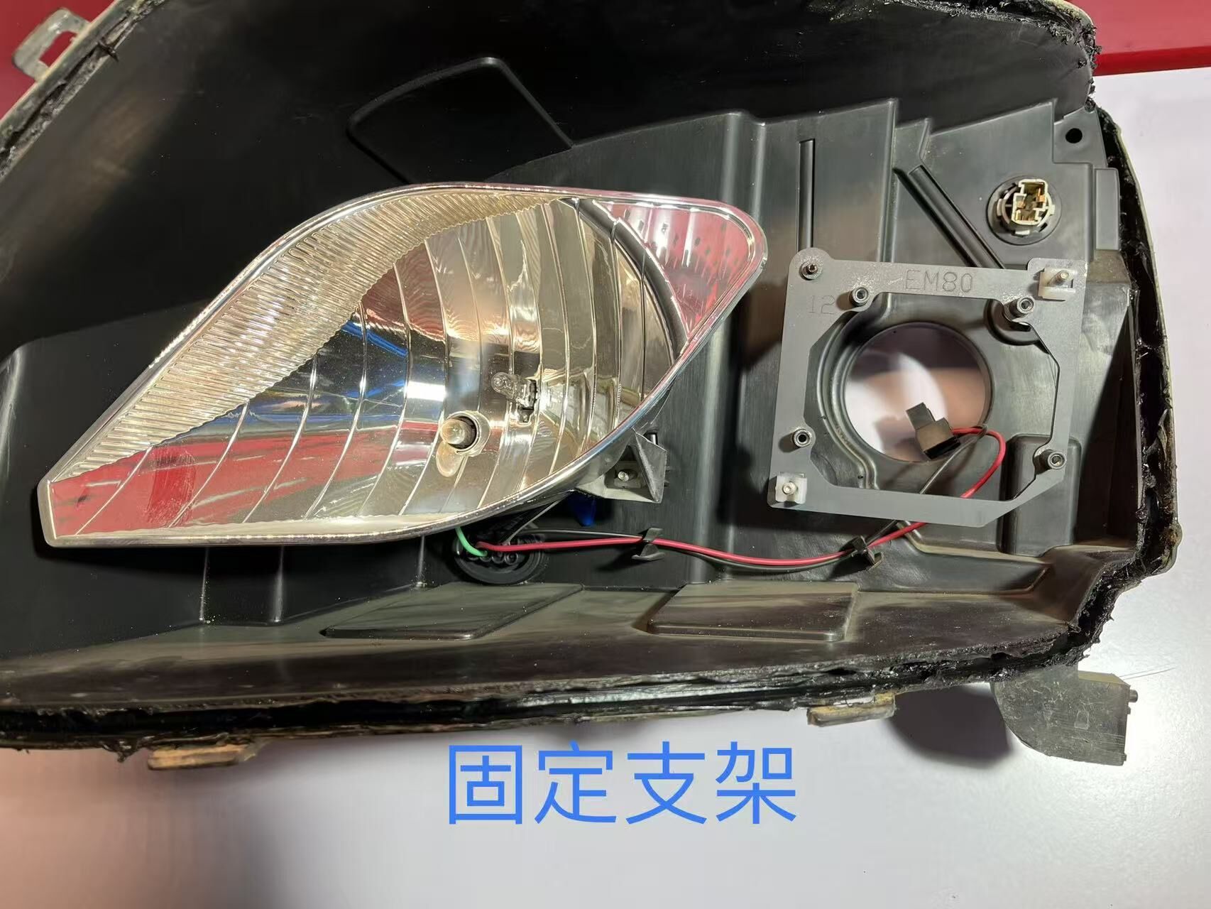 德州伟梵【18-24款长安睿行EM80 睿行M80近光支架】 安装图解