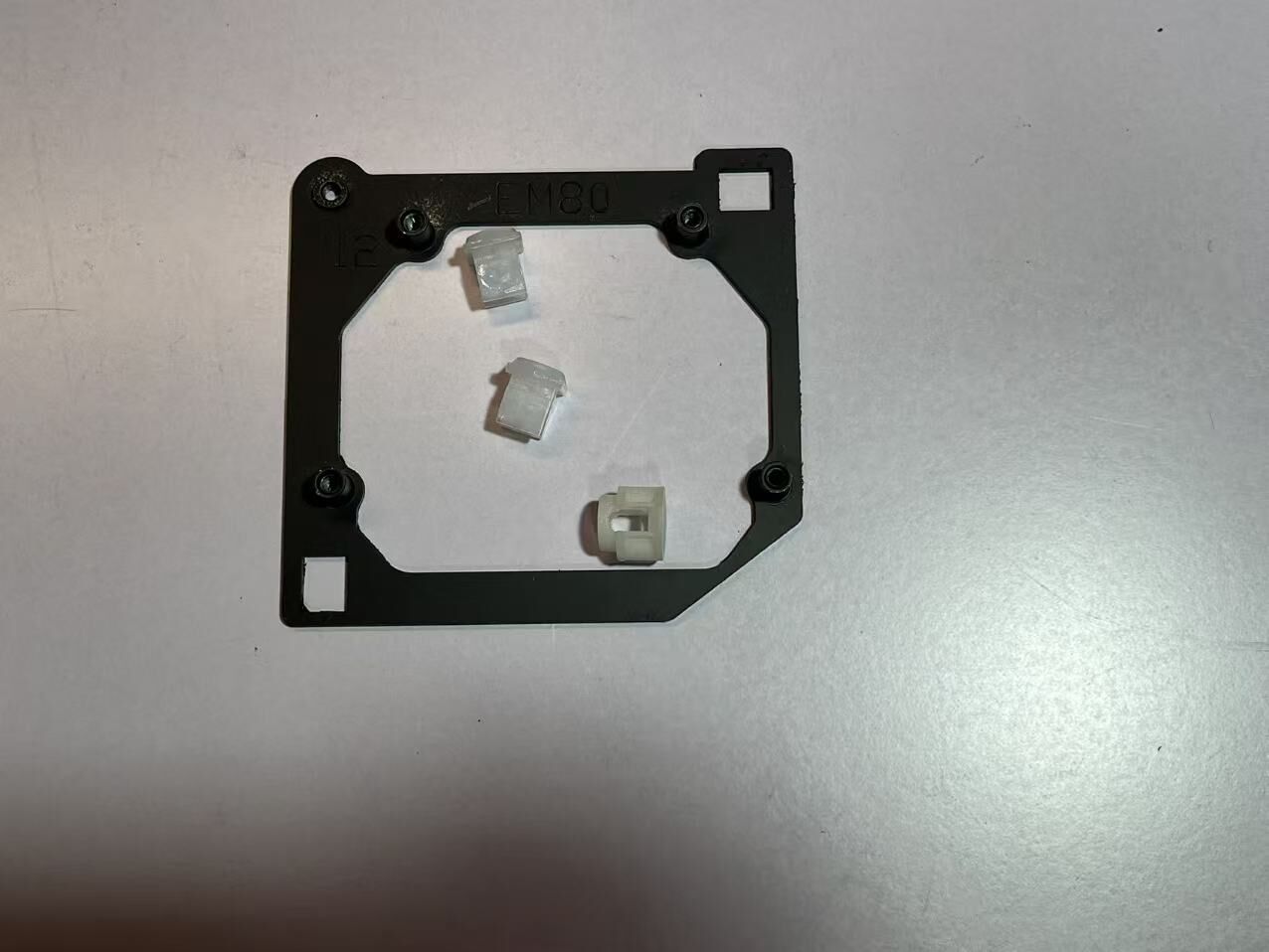 德州伟梵【18-24款长安睿行EM80 睿行M80近光支架】 安装图解