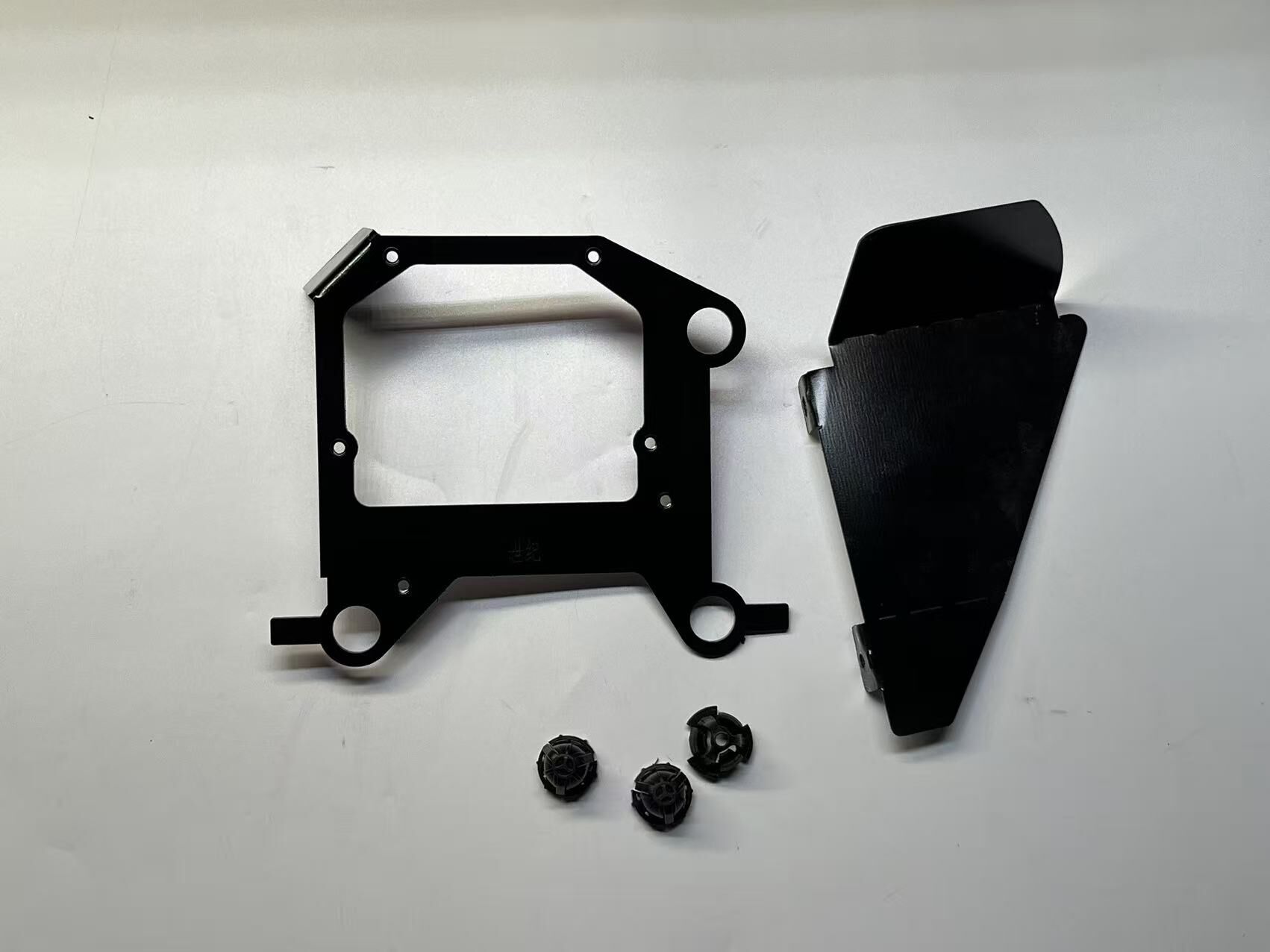 德州伟梵【 23-25款别克世纪七座臻享款 透镜支架】 安装图解