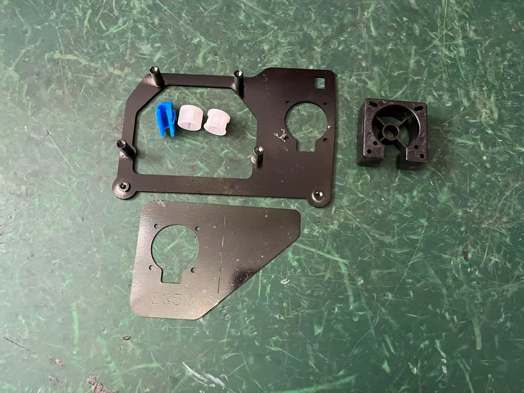 德州伟梵【25款名爵MG ES5透镜支架】3寸加矩阵 安装图解