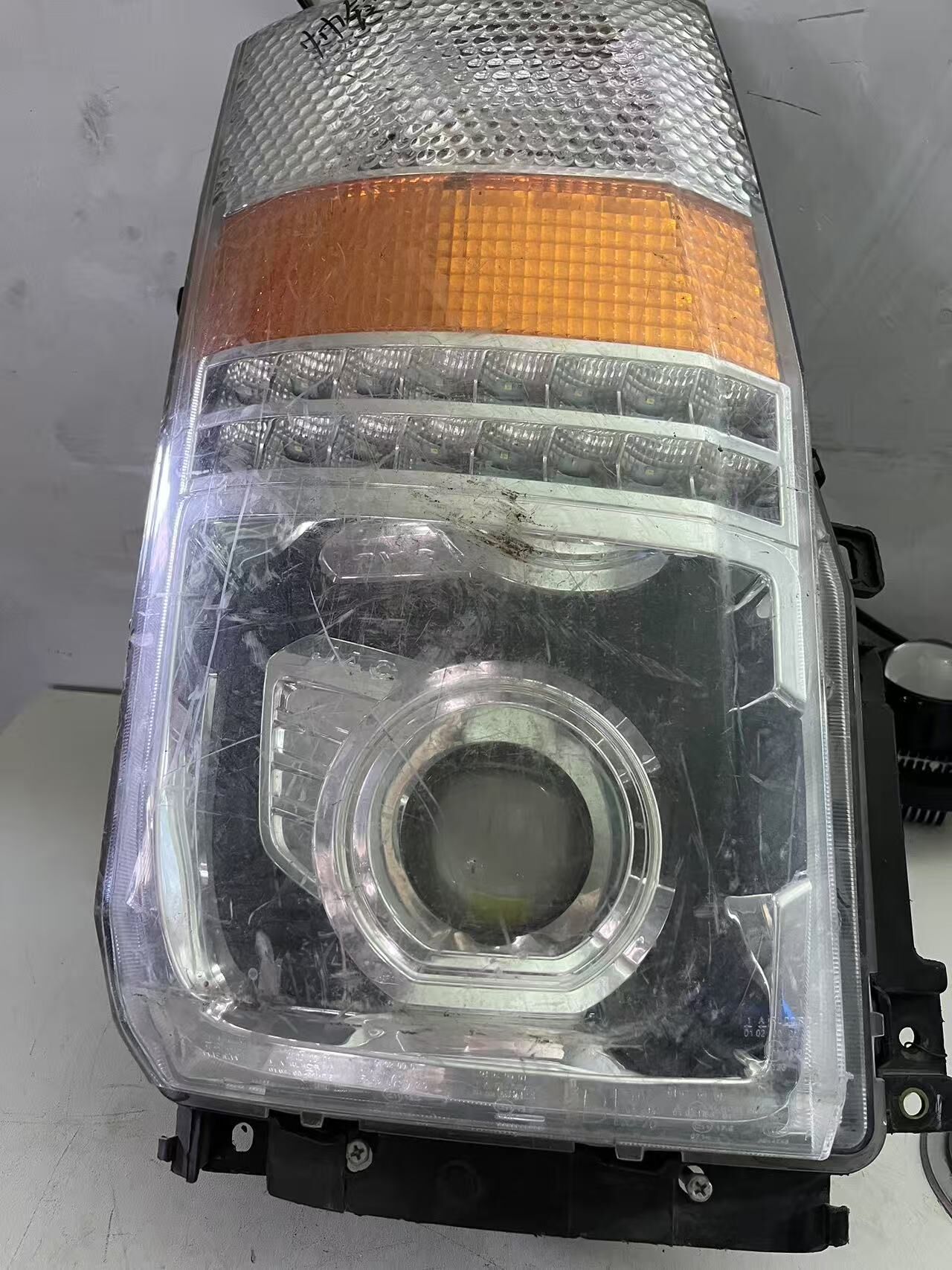 德州伟梵【 19-24款江淮帅铃Q3 Q6 Q7 透镜支架】 安装图解