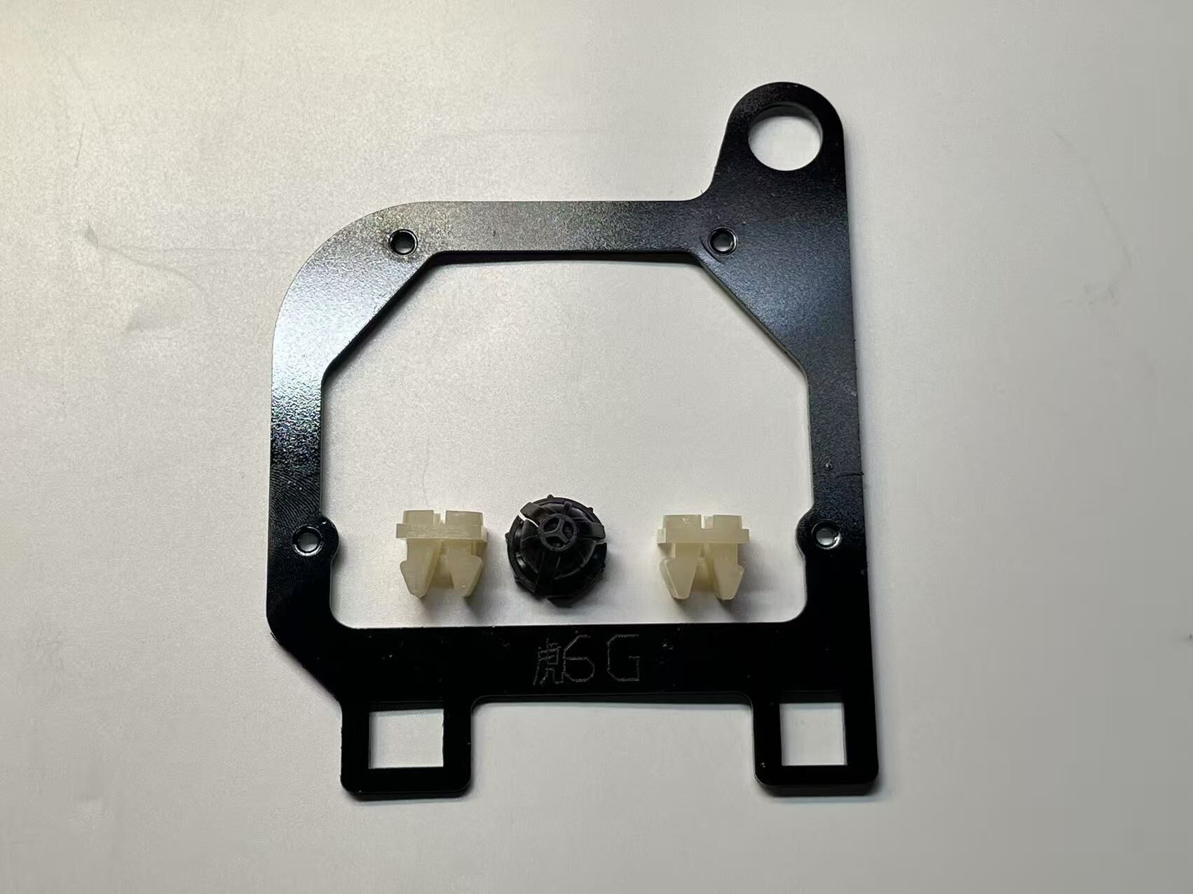 德州伟梵【23-25款解放虎6G(低配卤素）近光支架】 安装图解