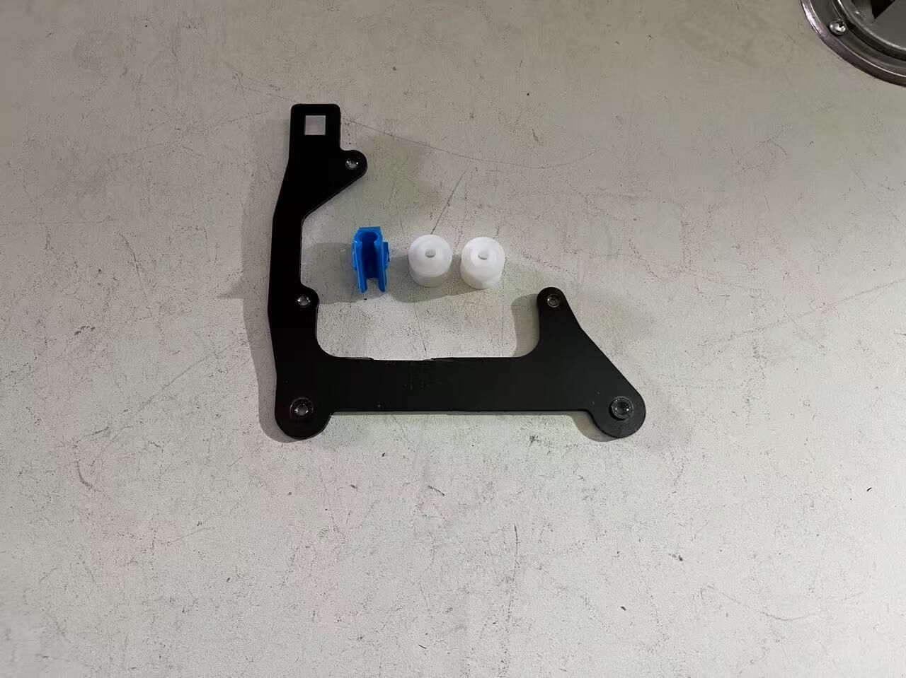 德州伟梵【 19-24款江淮帅铃Q3 Q6 Q7 透镜支架】 安装图解