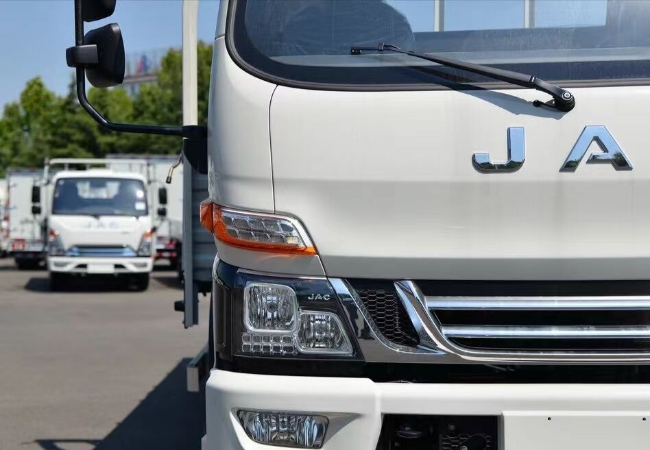 德州伟梵【 江淮骏铃V3/V5/V6/V7/V8/A8 透镜支架】 安装图解