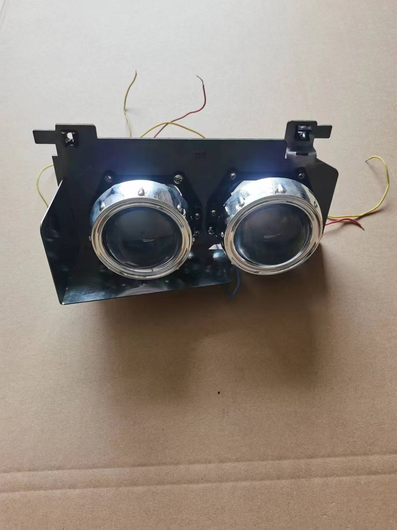 德州伟梵【20-23款豪沃TH7 近光四透支架】 安装图解