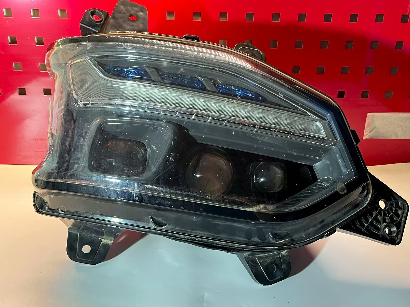 德州伟梵【 23-25款北京重卡追梦 复兴 透镜支架】近光 远光 安装图解