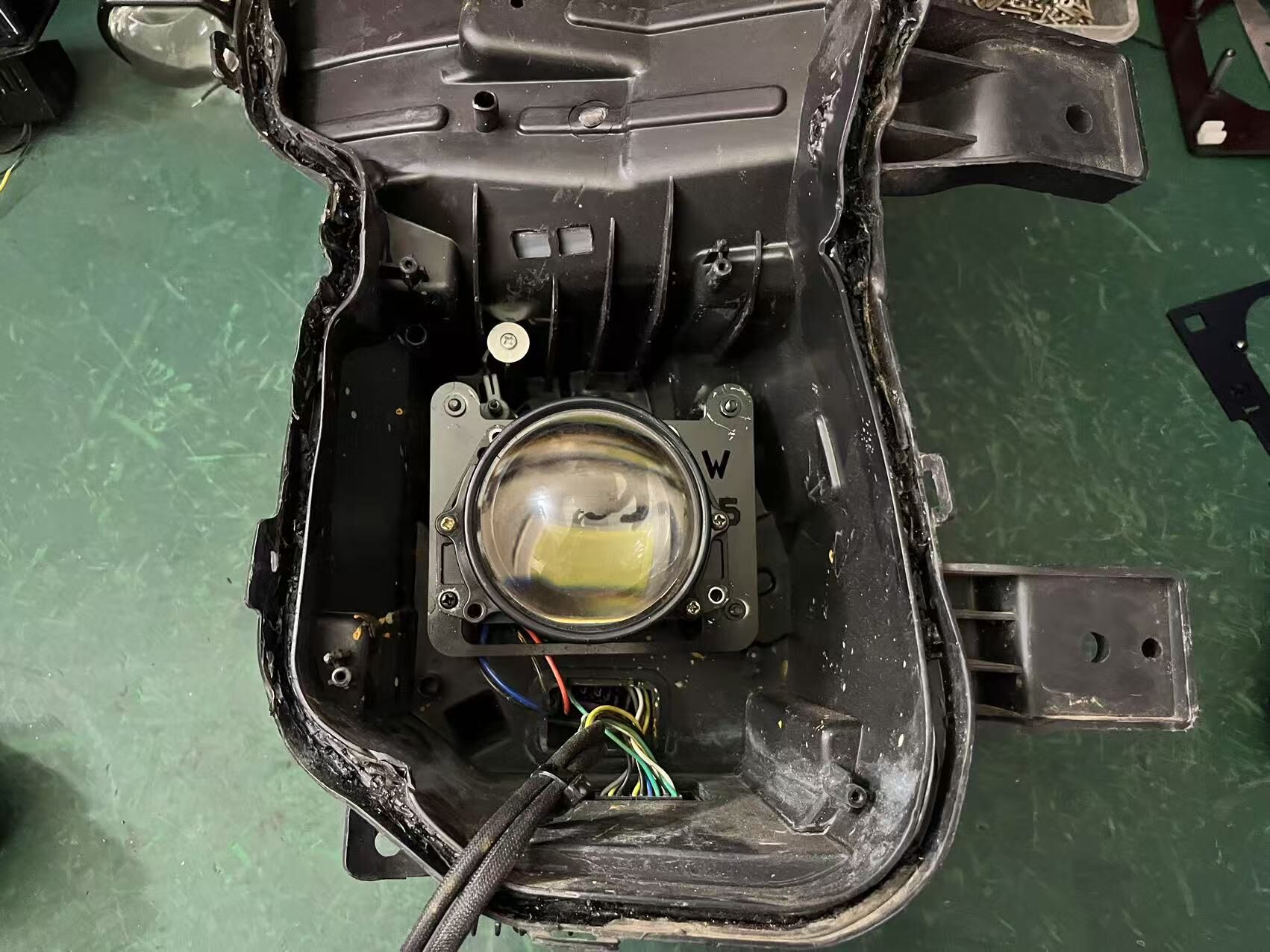 德州伟梵【22-25款飞碟HW5 W5 W7 透镜支架】 安装图解