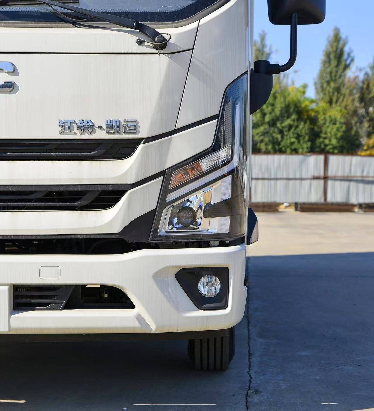 德州伟梵【 22-25款江铃新凯运 透镜支架 割后壳可免开灯】 安装图解