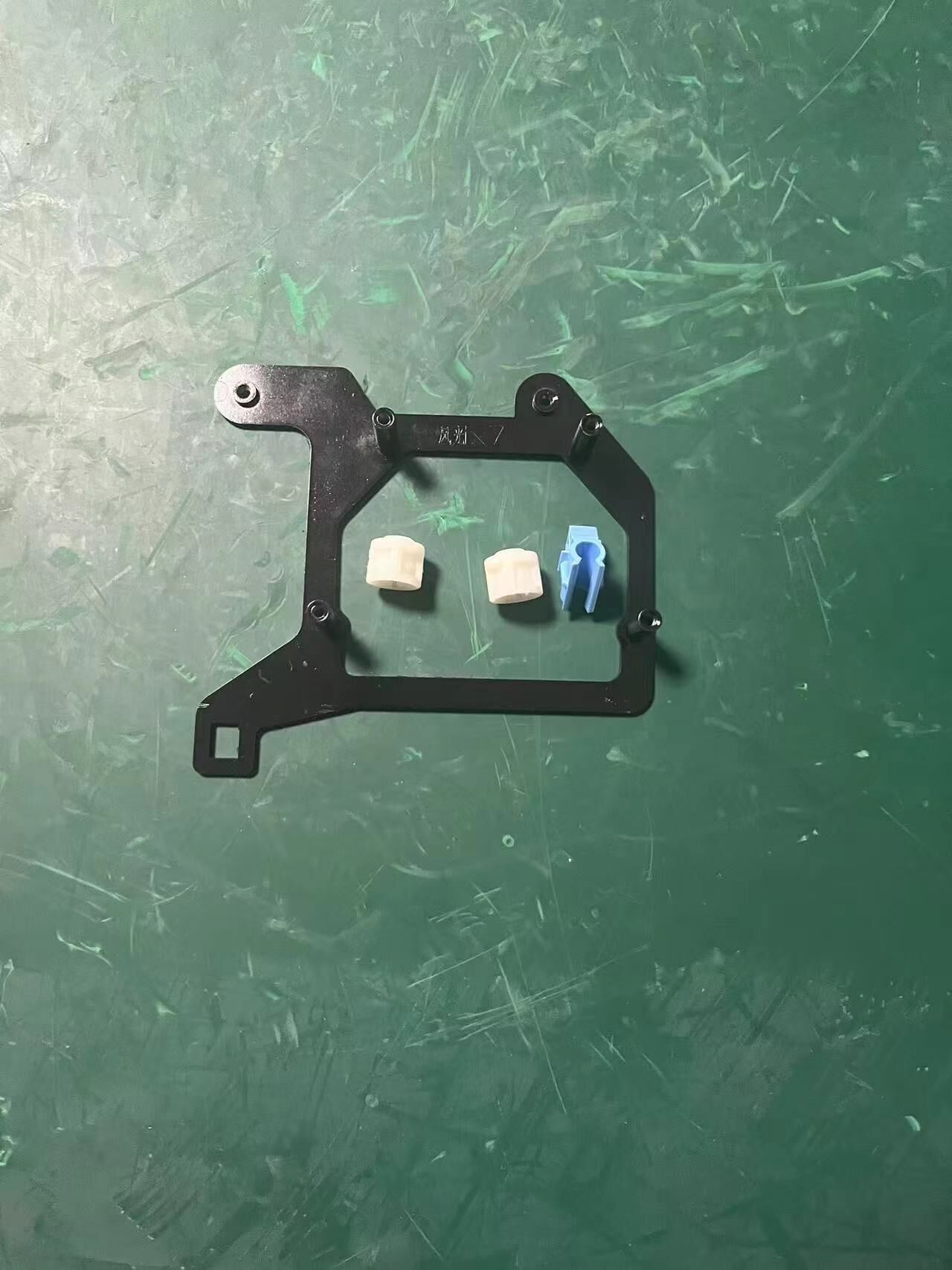 德州伟梵【东风风光IX7高配LED款 透镜支架】 安装图解