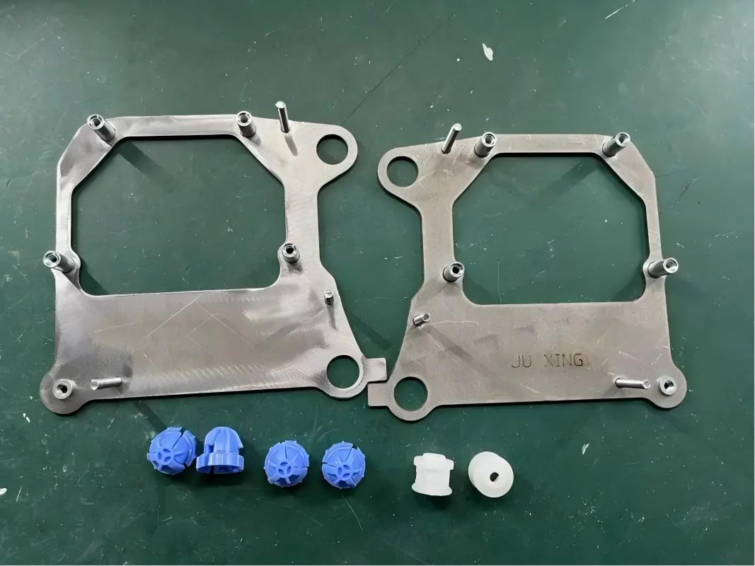 德州伟梵【依维柯聚星 透镜支架】 安装图解