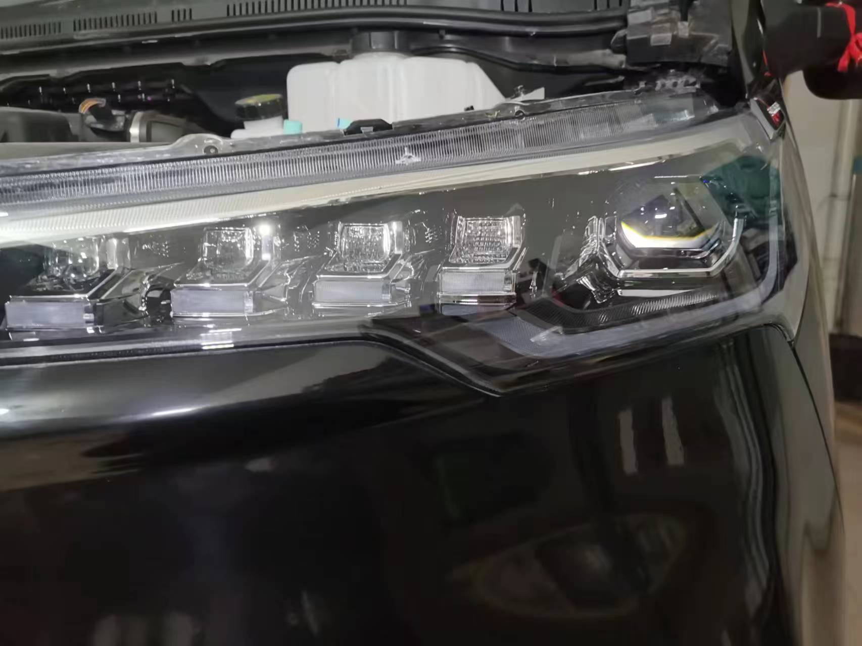 德州伟梵【依维柯聚星 透镜支架】 安装图解