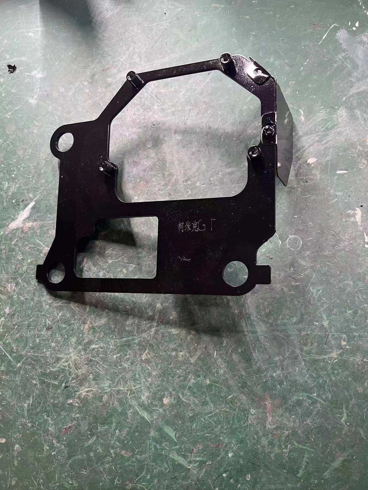 德州伟梵【20-24款 柯米克GT 近光支架】 安装图解