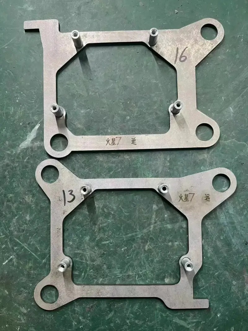 德州伟梵【23-24款 福田火星7 透镜支架】 安装图解