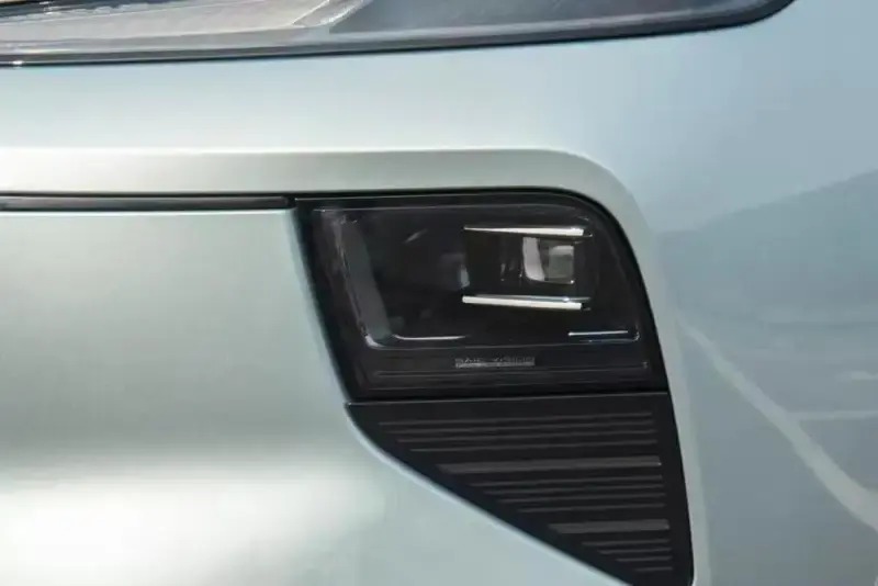 德州伟梵【25款 荣威D6 透镜支架】 安装图解