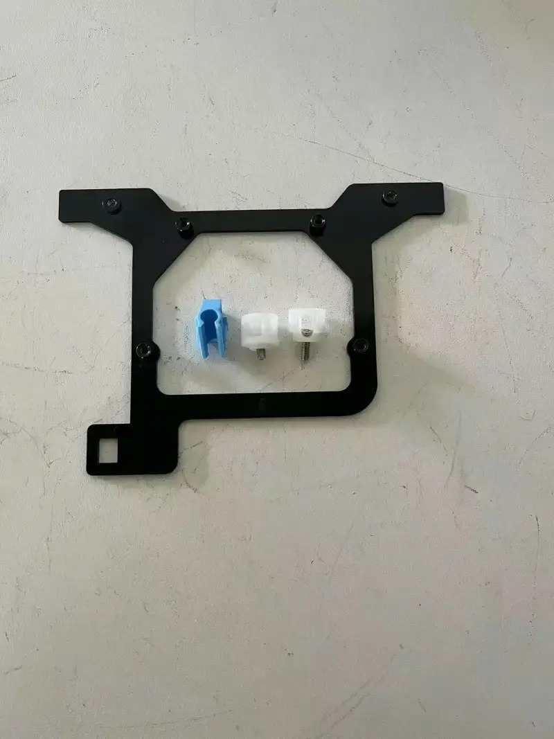 德州伟梵【23-24款 大通大拿V1 透镜支架】 安装图解