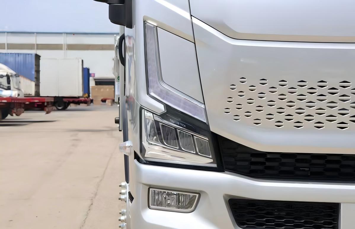 德州伟梵【20-25款上汽跃进 超越H系LED款 3矩阵支架】 安装图解