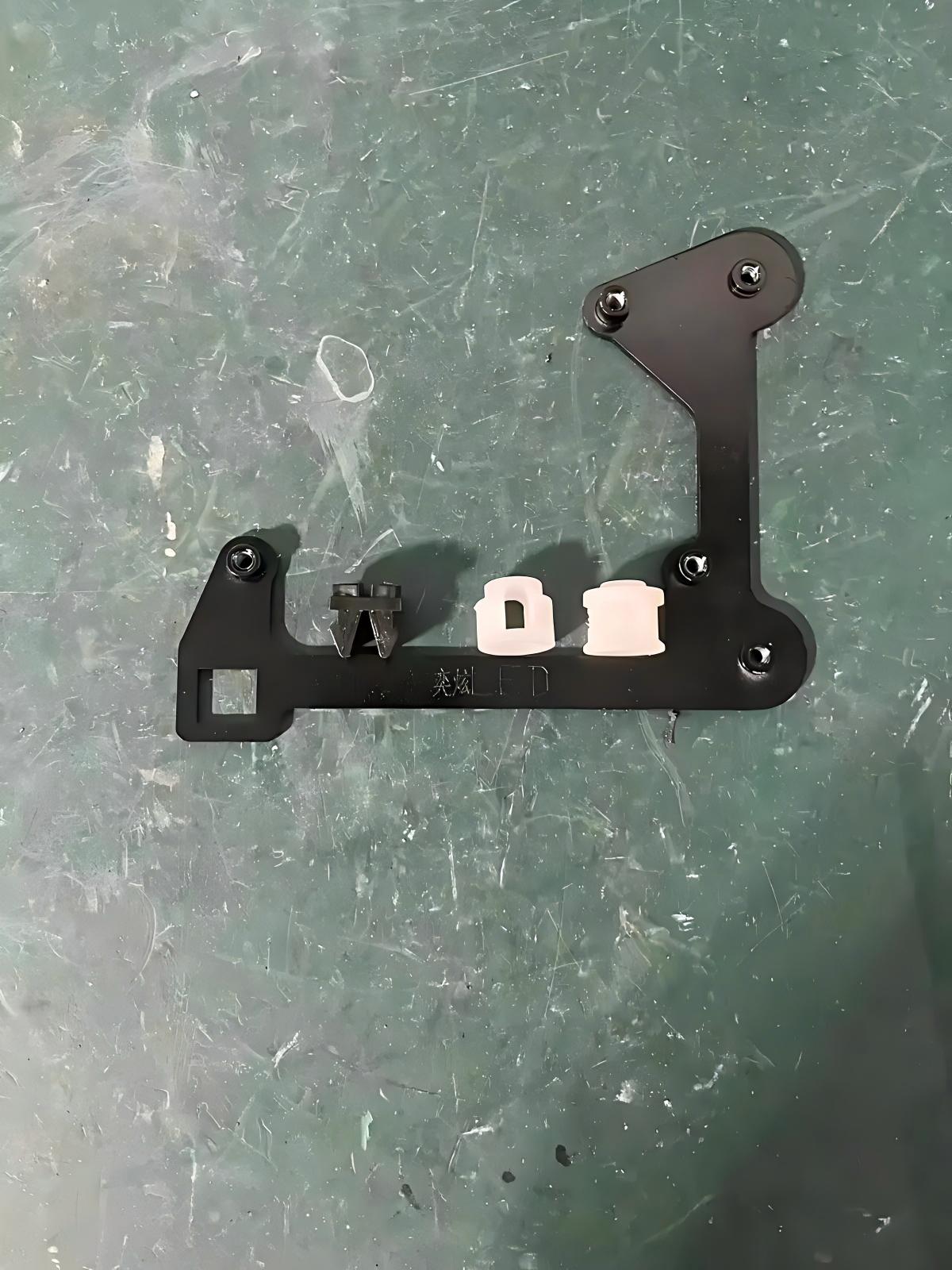 德州伟梵【21-24款 东风奕炫高配LED 透镜支架】 安装图解